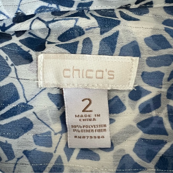 Chico's Women’s Blue and White Patterned Button Down Shirt -M (Chico’s 2) - Picture 3 of 9
